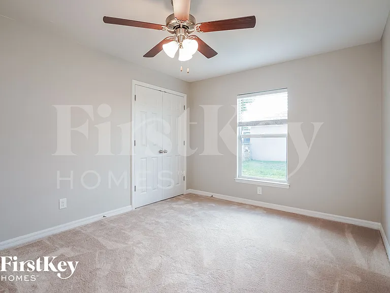 1114 SW 40th Ter — Photo 12