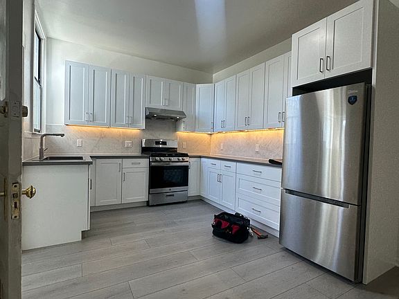 4th image of 3364 16th St #3364