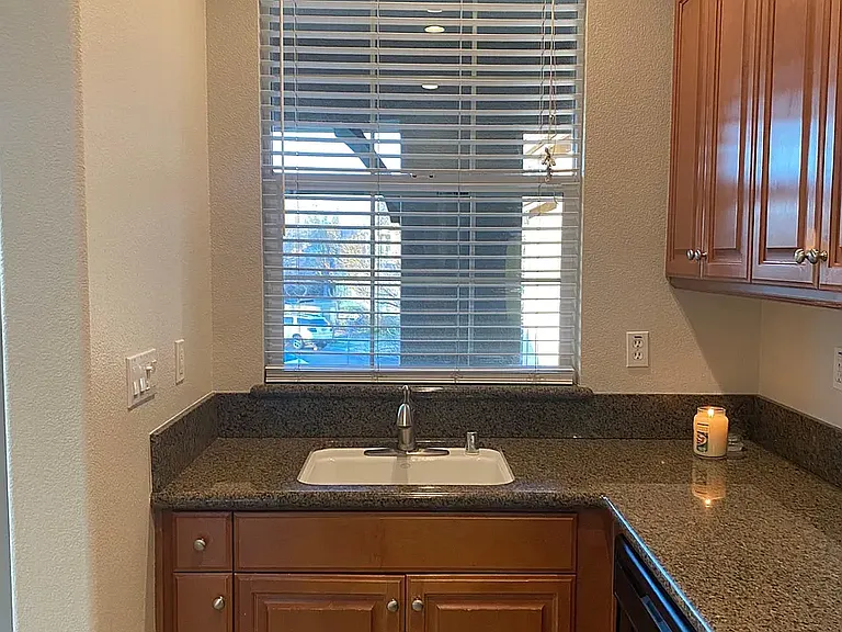 558 W Privado Way — Photo 6