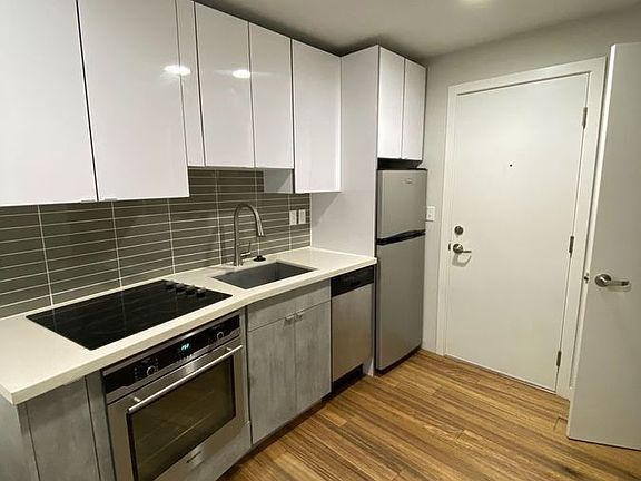 4th image of 6408 Phinney Ave N #4