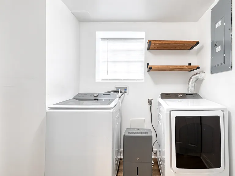 617 Oak Ln — Photo 24