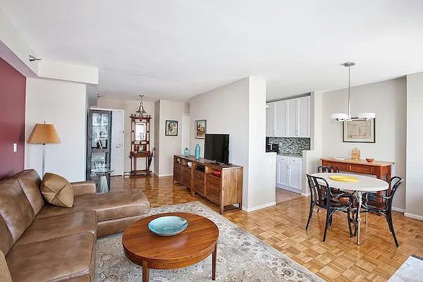 Sold by CityView Real Estate Inc. | media 11