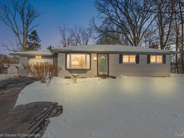 6590 Squirrel Hill Ct, Clarkston, MI 48346