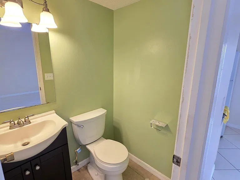 227 Kettering Ct — Photo 5
