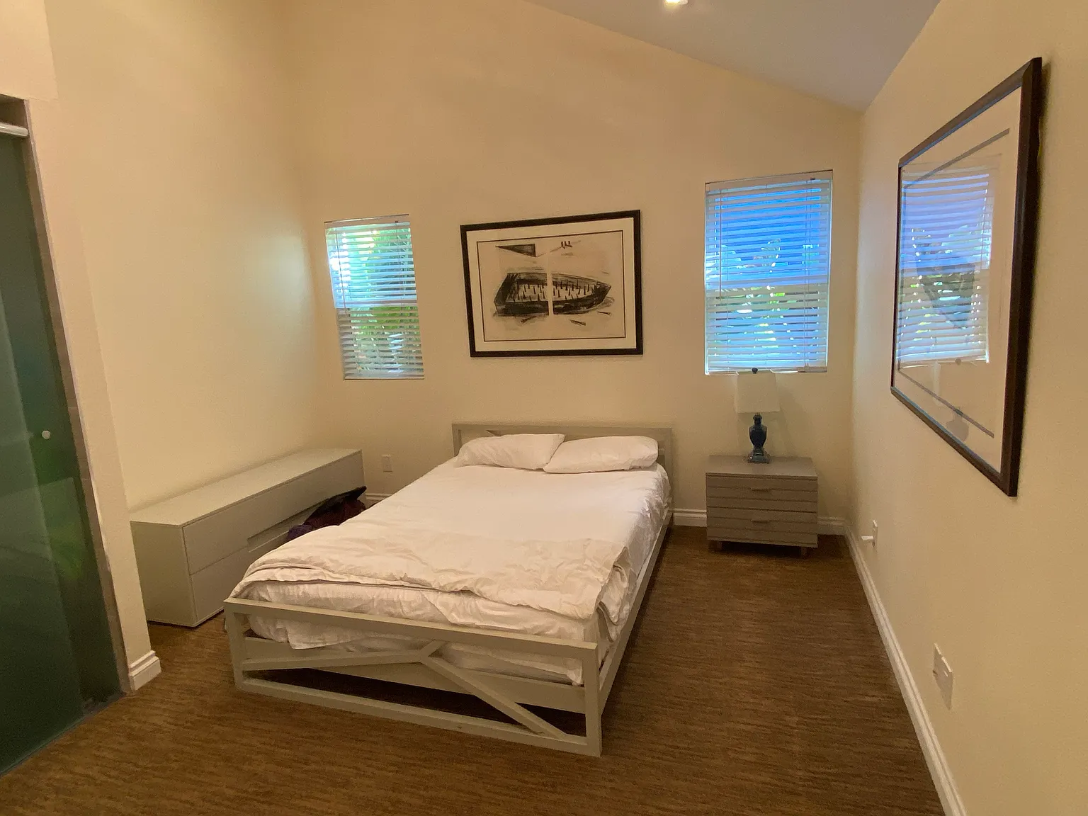 4 bed, 2500 sqft, $8,500 — Photo 3