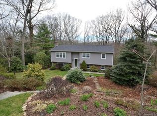5 Cavasin Dr, East Lyme, CT 06333