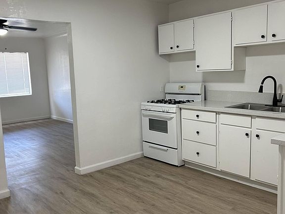 4th image of 646/648 N Desert Ave