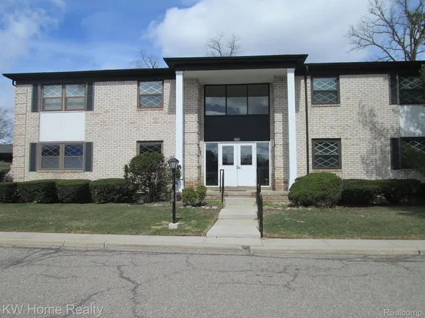 30060 Wildbrook Dr APT 204, Southfield, MI 48034