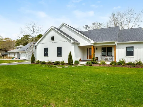 19 Coombs Lane, Mashpee, MA 02649