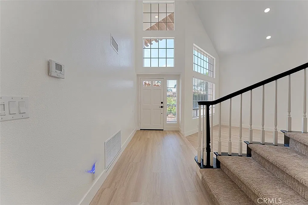 5 bed, 2888 sqft, $6,550 — Photo 3