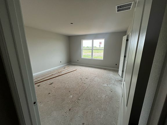 741 Gray Fox Loop Interior Image 4