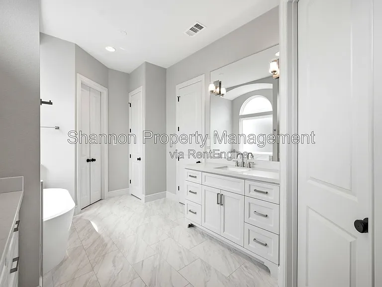 1204 W 16th St #B — Photo 46