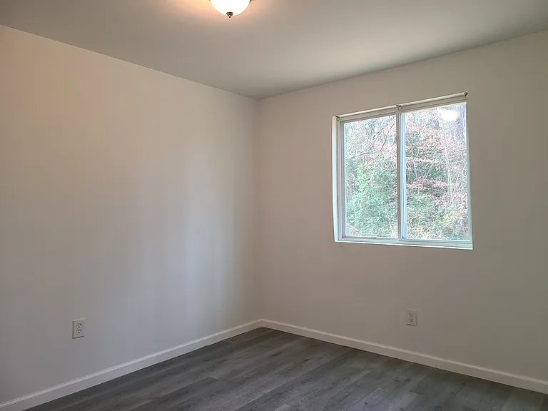521 Gresham Park Dr #B — Photo 9