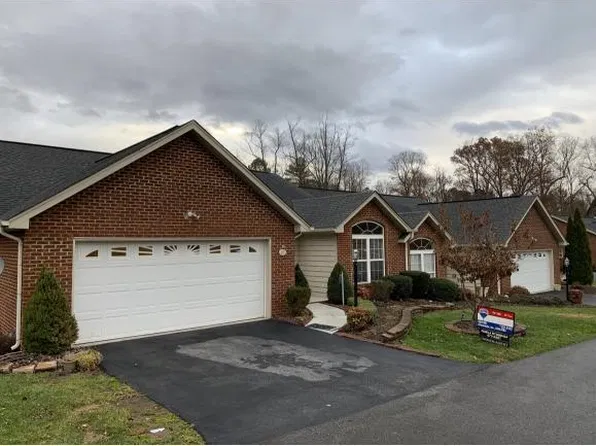 83 Boone Hill Ct, Johnson City, TN 37615