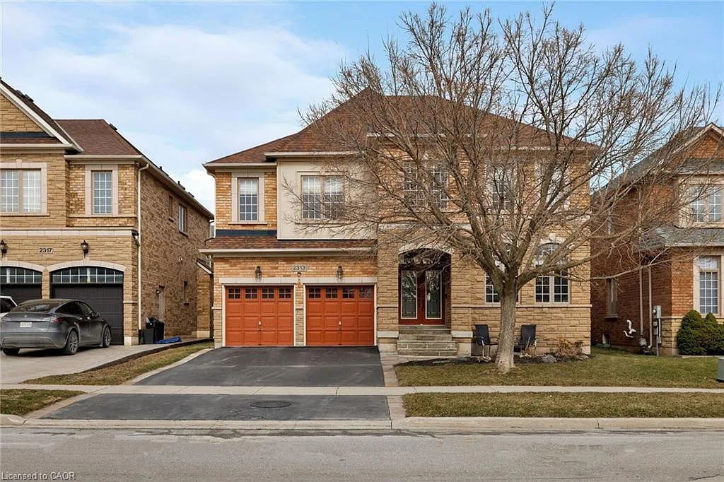 2313 Coronation Dr photo 1