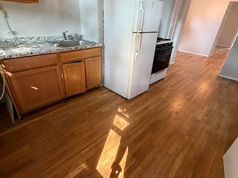 213 Webster Ave #2R — Photo 8