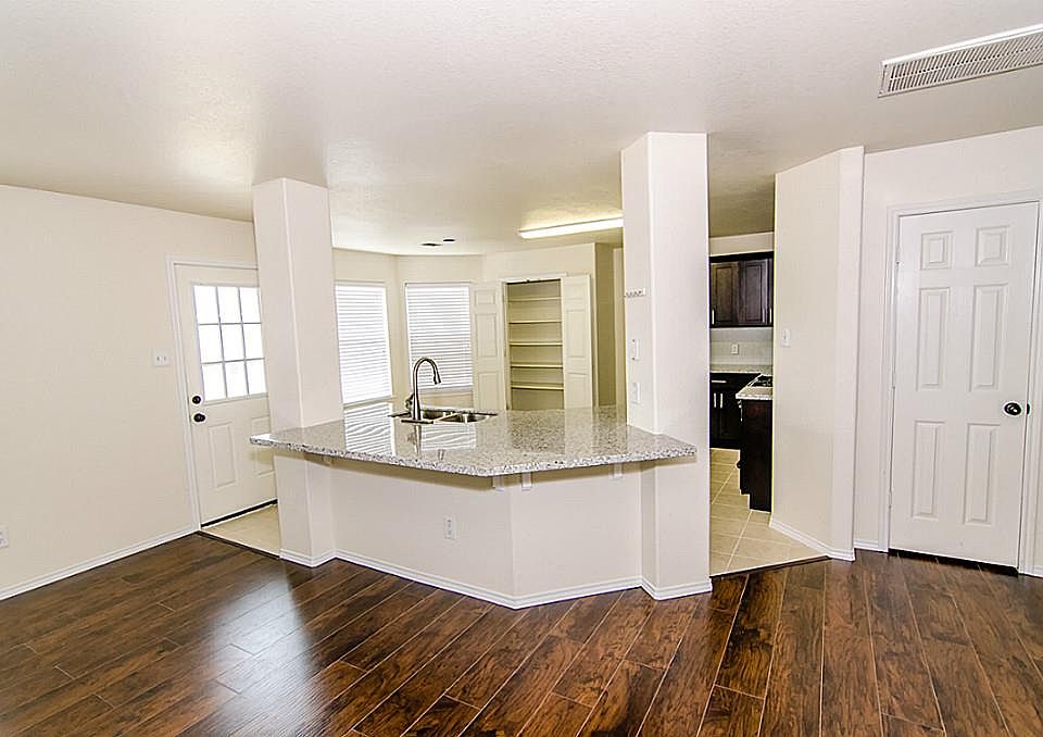 1st image of 7618 Fox Knoll Ln