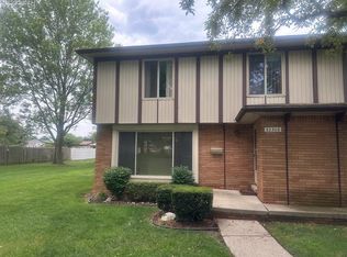32306 Barclay Sq, Warren, MI 48093