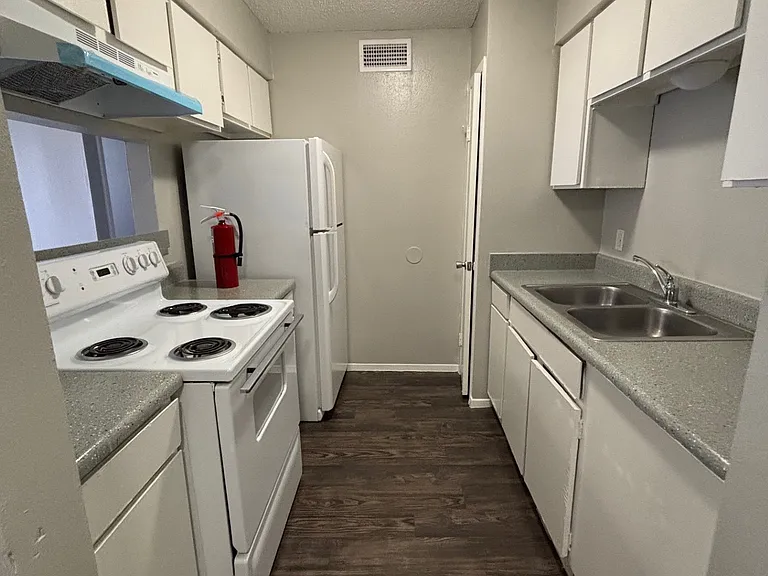 Edinburg Place Apartments — Photo 48