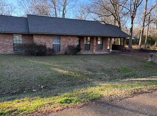 721 Wicker St, Forest, MS 39074