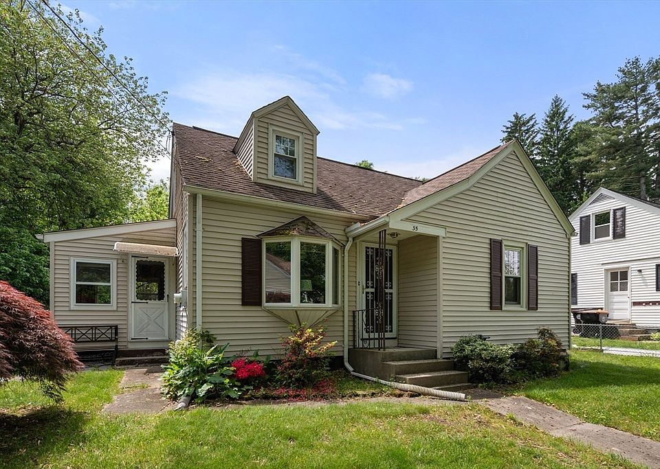 1st image of 35 Queen Cir