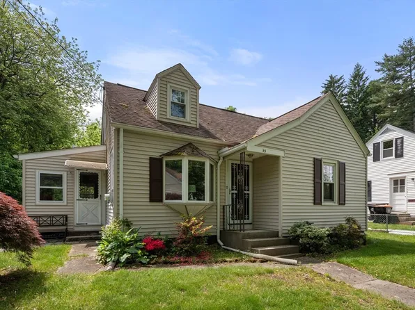 35 Queen Cir, South Hadley, MA 01075