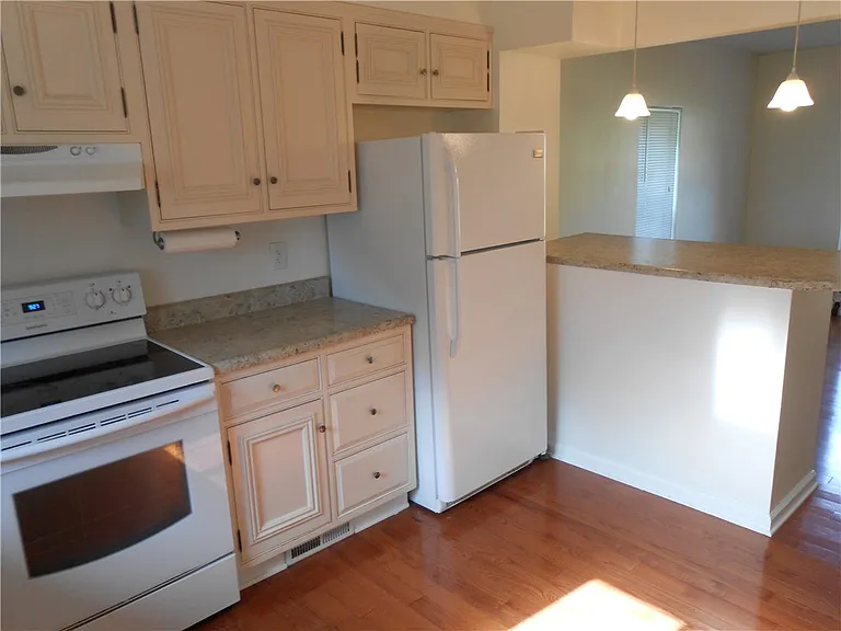 1318 Oakridge Rd — Photo 8