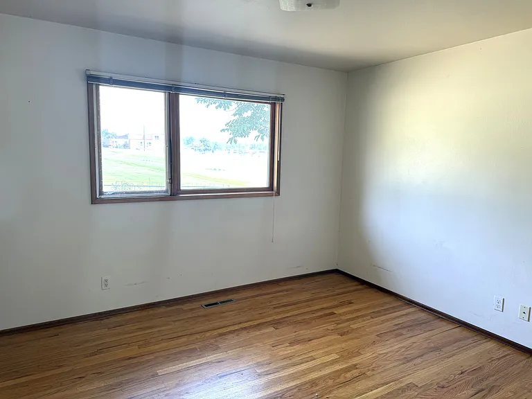 1326 E B St — Photo 5