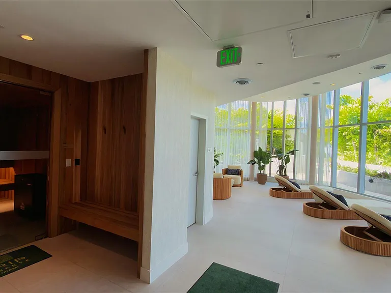 710 NE 29th St #206 — Photo 10