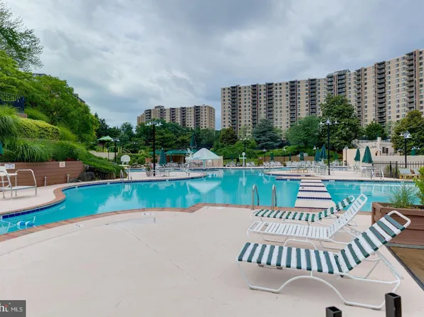 307 Yoakum Pkwy APT 222, Alexandria, VA 22304