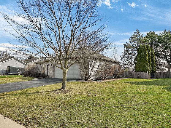 4th image of 420 Windsor Dr