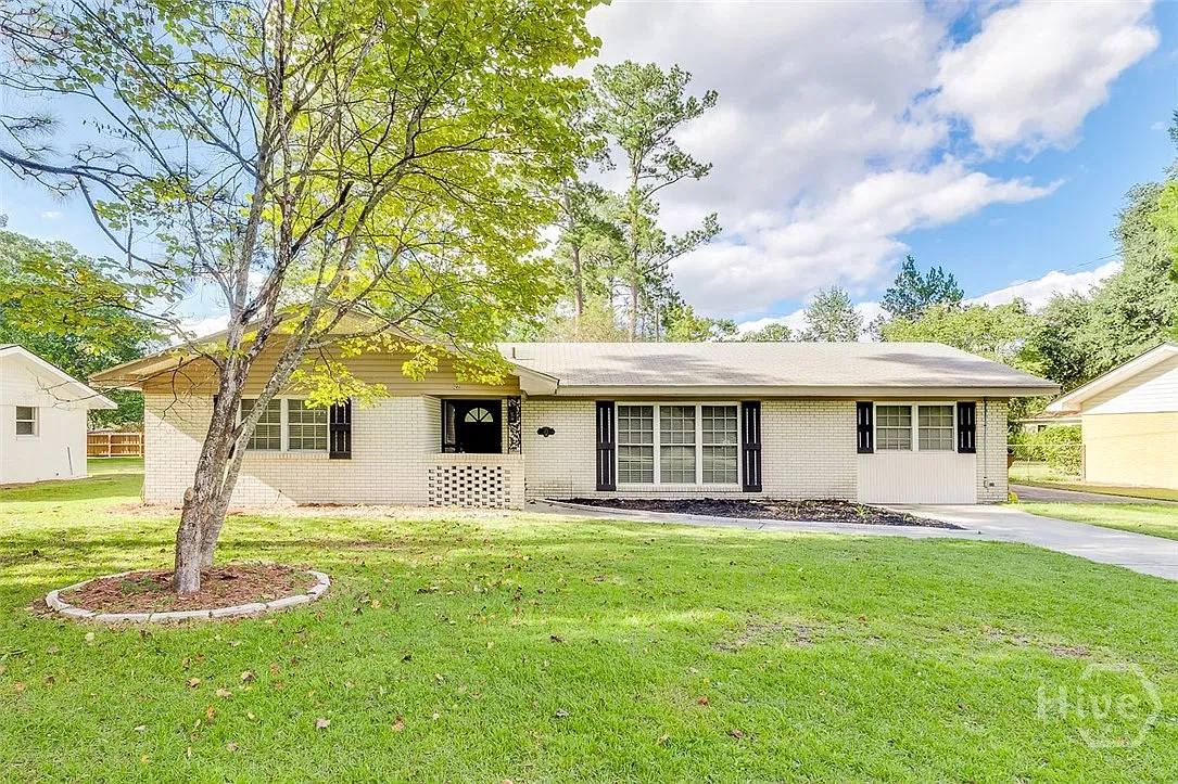 3 bed, 2.0 bath, 1663 sqft, $2,200 — Photo 1