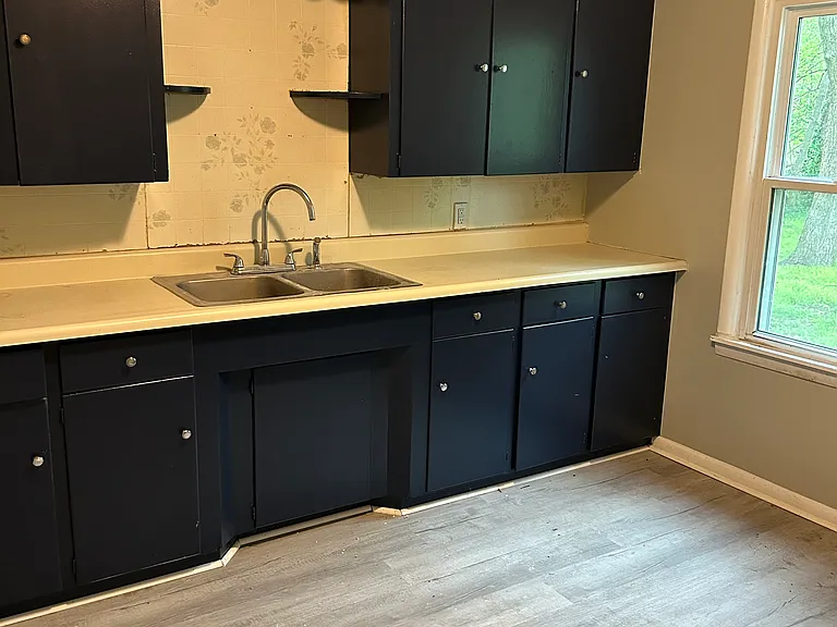 809 E Elgin Pl — Photo 4