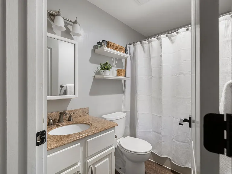 160 Burkhall St #212 — Photo 18