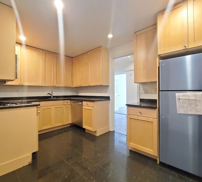 1st image of 147 W 79th St #B2