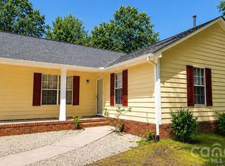 2208 Pinebrook Cir, Charlotte, NC 28208