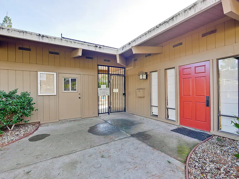 22671 Queens Oak Ct — Photo 19