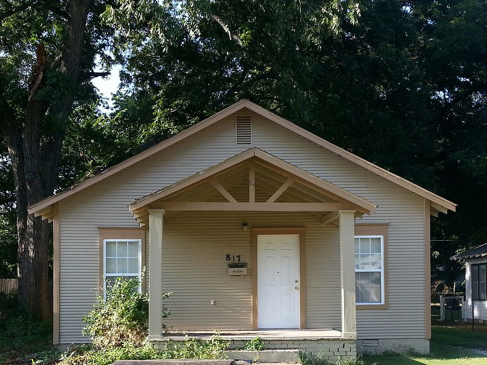 2nd image of 817 E 14th St