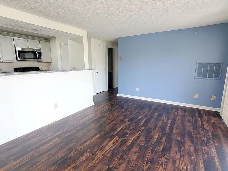 1610 Arlyn Cir #M — Photo 9