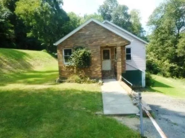 105 Laurel Rd, Daisytown, PA 15427