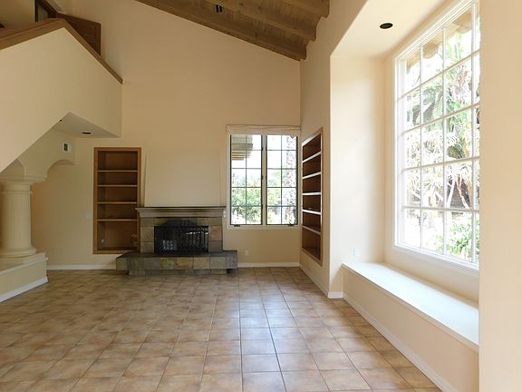 Large Living room with fireplace