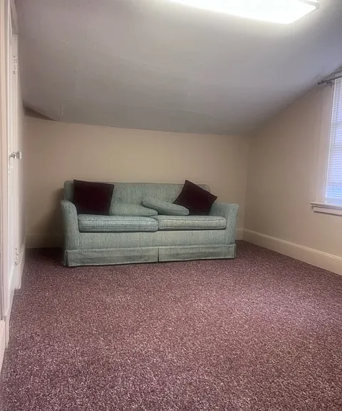 466 Derby Ave — Photo 5