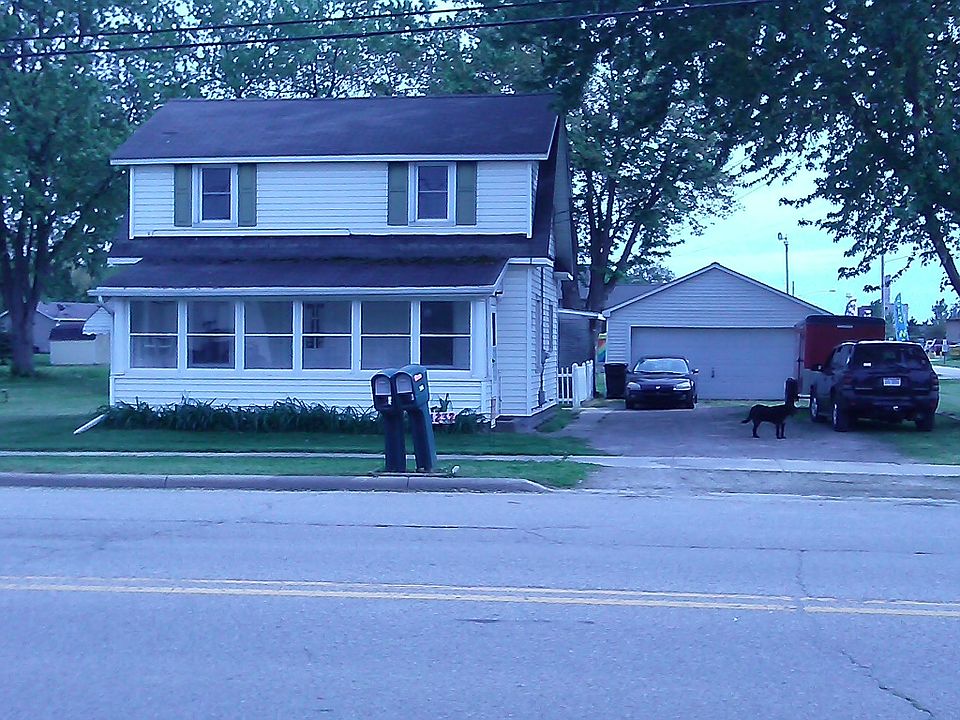 2 story 2 bedrooms