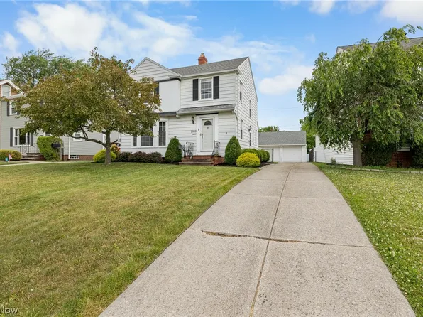 7920 Parmenter Dr, Parma, OH 44129