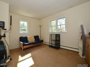 32 Kenneth Ave, Huntington, NY 11743