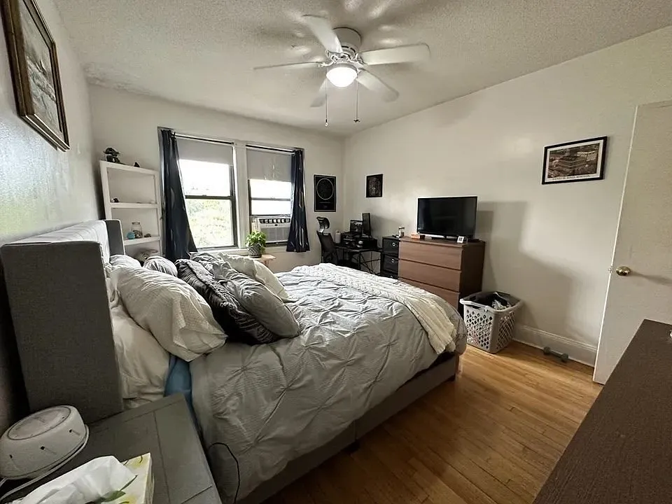 2 bed, 1.0 bath, 910 sqft, $3,500 — Photo 4