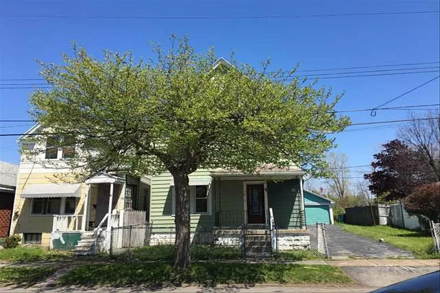 81 Gorton St photo 1