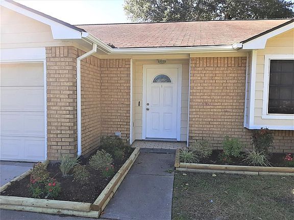 3rd image of 2209 Auburn Dr