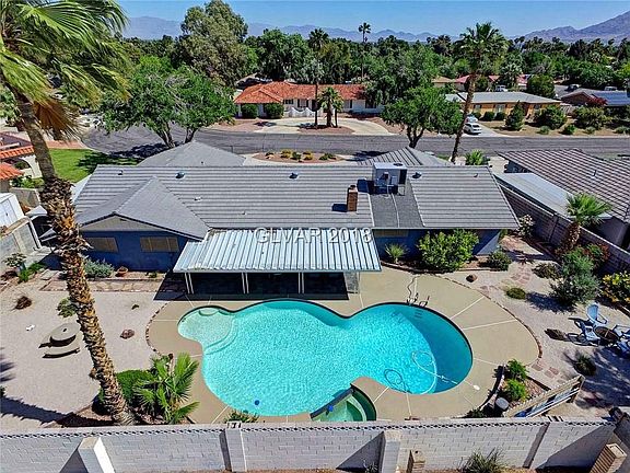 3rd image of 3641 Greencrest Dr