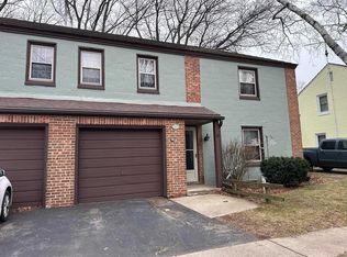 5586-5588 Azalea Ct, Greendale, WI 53129